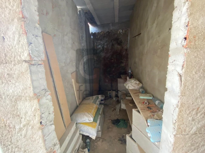 Moradia T1 para Venda em Alcanhões Foto 3