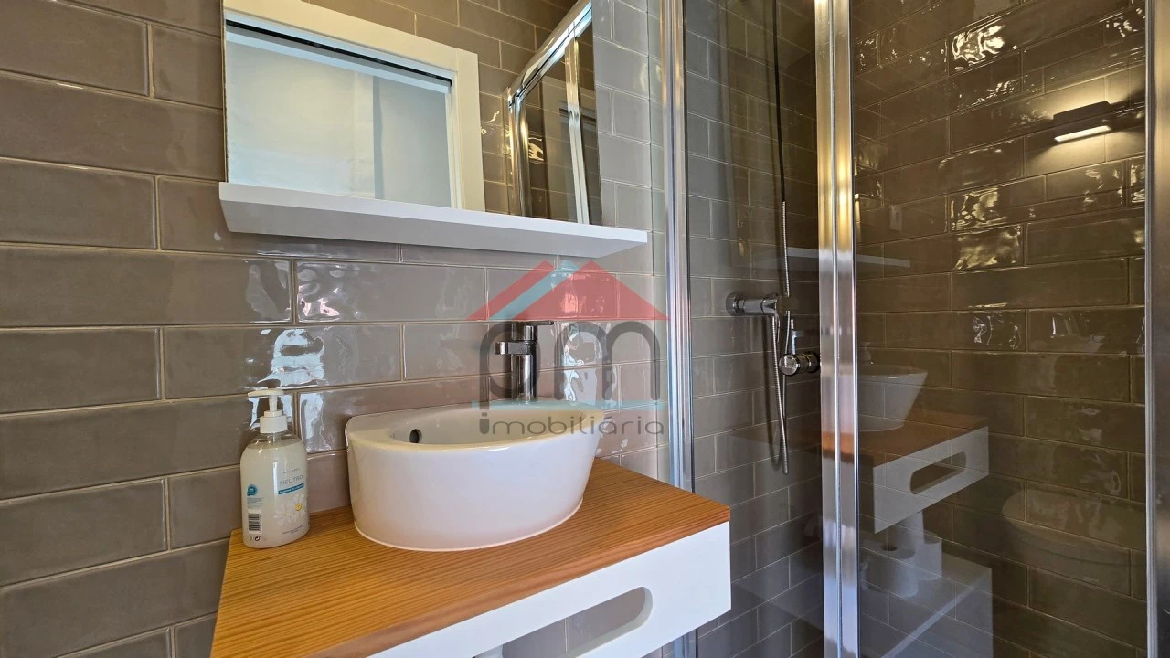 Moradia T10 para Venda em Vila Praia de Ancora Foto 12