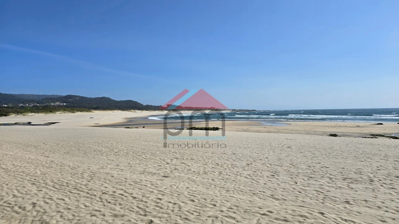 Moradia T10 para Venda em Vila Praia de Ancora Foto 24