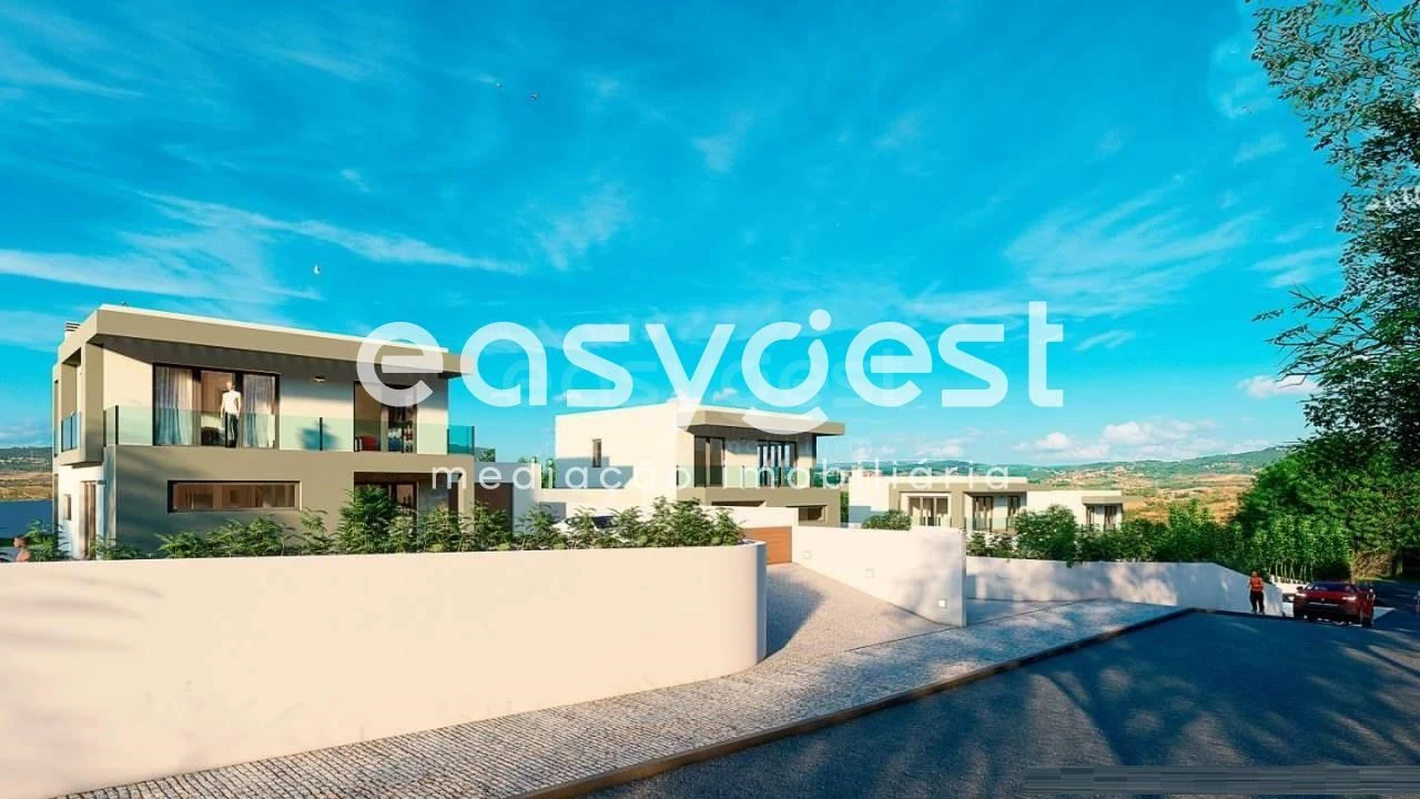 Moradia T4 para Venda em Miragaia e Marteleira Foto 1