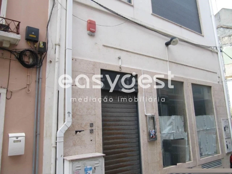 Prédio para Venda em Santa Maria, São Pedro e Matacães Foto 2