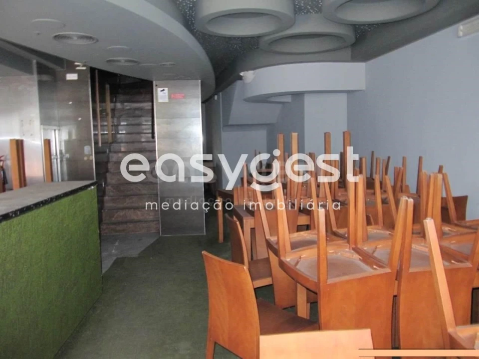 Prédio para Venda em Santa Maria, São Pedro e Matacães Foto 6