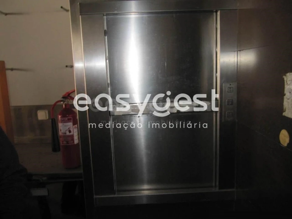 Prédio para Venda em Santa Maria, São Pedro e Matacães Foto 8