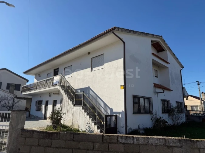 Moradia T3 para Venda em Larinho Foto 12