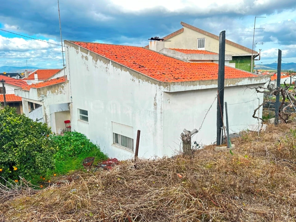 Moradia T3 para Venda em Vila Nova de Foz Côa Foto 3