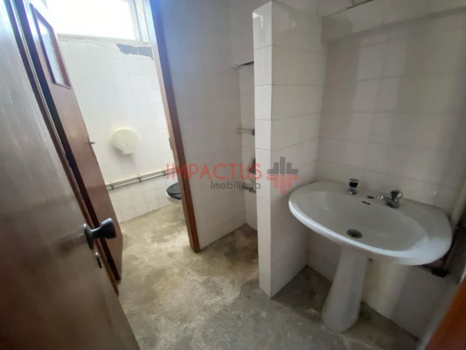 Loja para Arrendamento em Bougado (São Martinho e Santiago) Foto 9