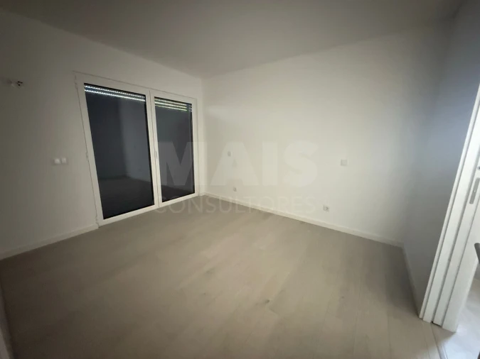 Apartamento T3 para Arrendamento em Nossa Senhora do Pópulo, Coto e São Gregório Foto 8