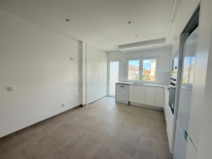 Apartamento T3 para Arrendamento em Nossa Senhora do Pópulo, Coto e São Gregório Foto 4