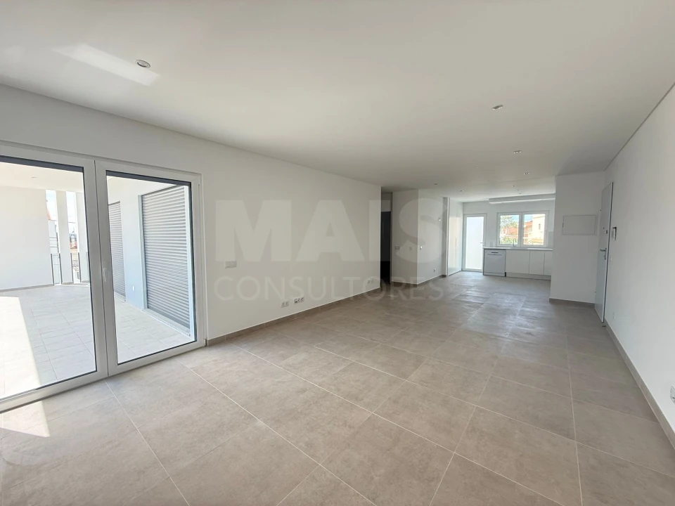 Apartamento T3 para Arrendamento em Nossa Senhora do Pópulo, Coto e São Gregório Foto 3