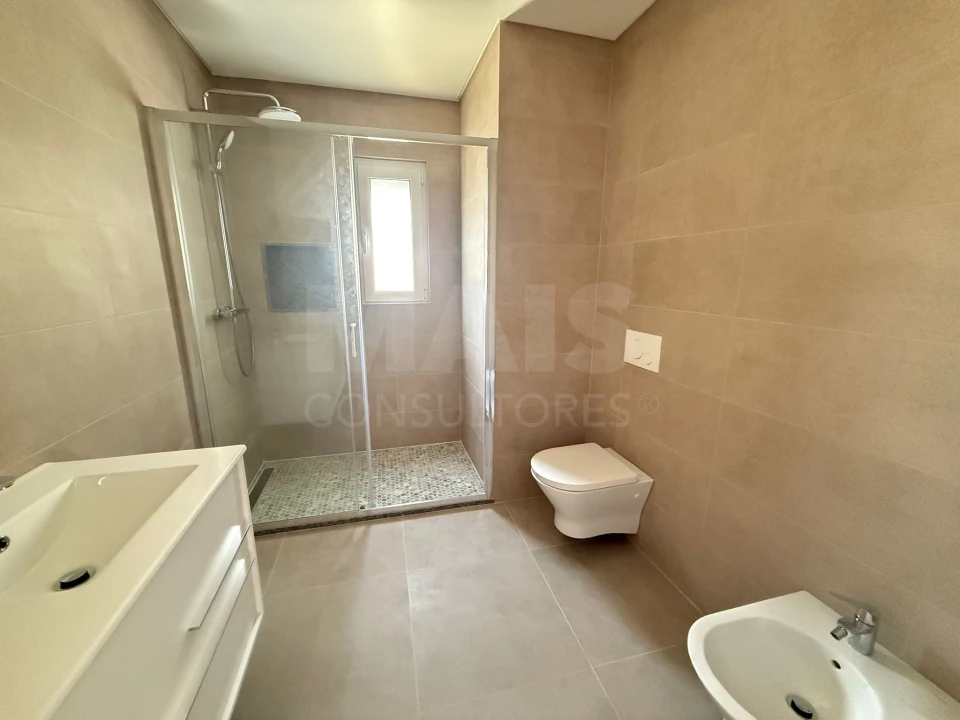 Apartamento T3 para Arrendamento em Nossa Senhora do Pópulo, Coto e São Gregório Foto 7