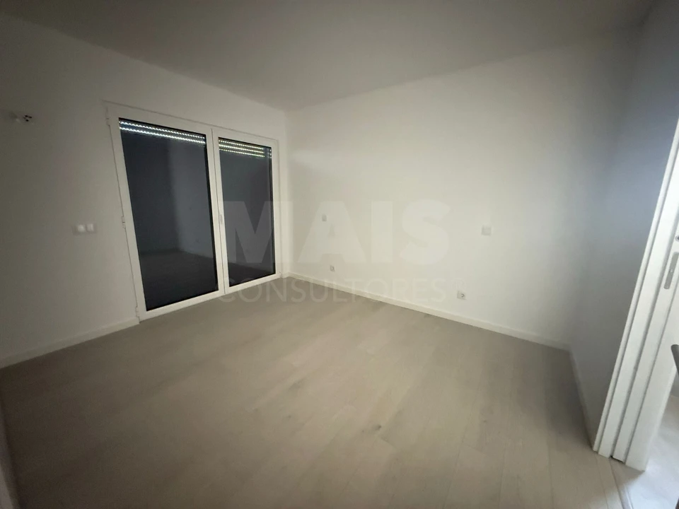 Apartamento T3 para Arrendamento em Nossa Senhora do Pópulo, Coto e São Gregório Foto 8