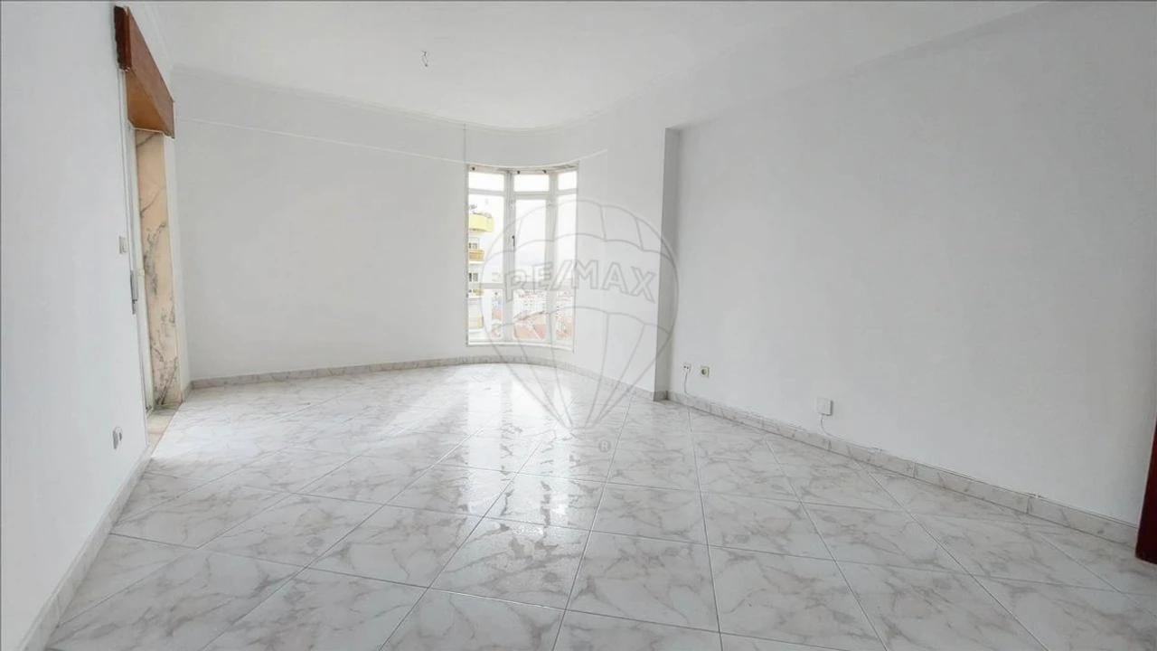 Apartamento T2 para Venda em Algueirão-Mem Martins Foto 24