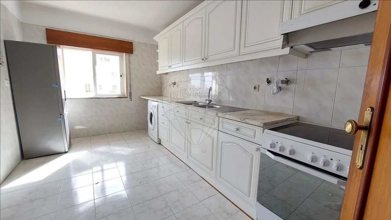 Apartamento T2 para Venda em Algueirão-Mem Martins Foto 28