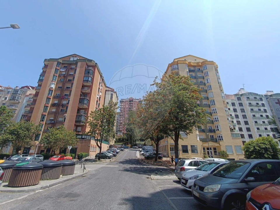 Apartamento T2 para Venda em Algueirão-Mem Martins Foto 4