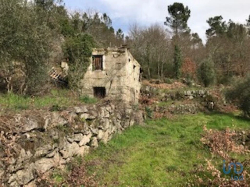 Terreno para Venda em Parada de Gonta Foto 1