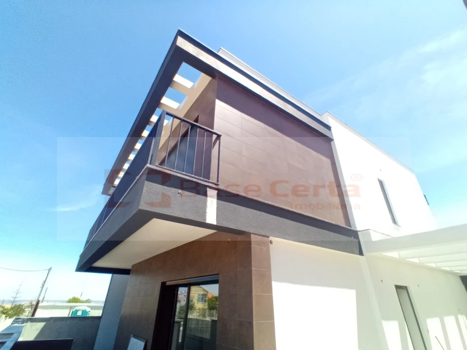 Moradia T4 para Venda em Santa Iria de Azoia, São João da Talha e Bobadela Foto 11