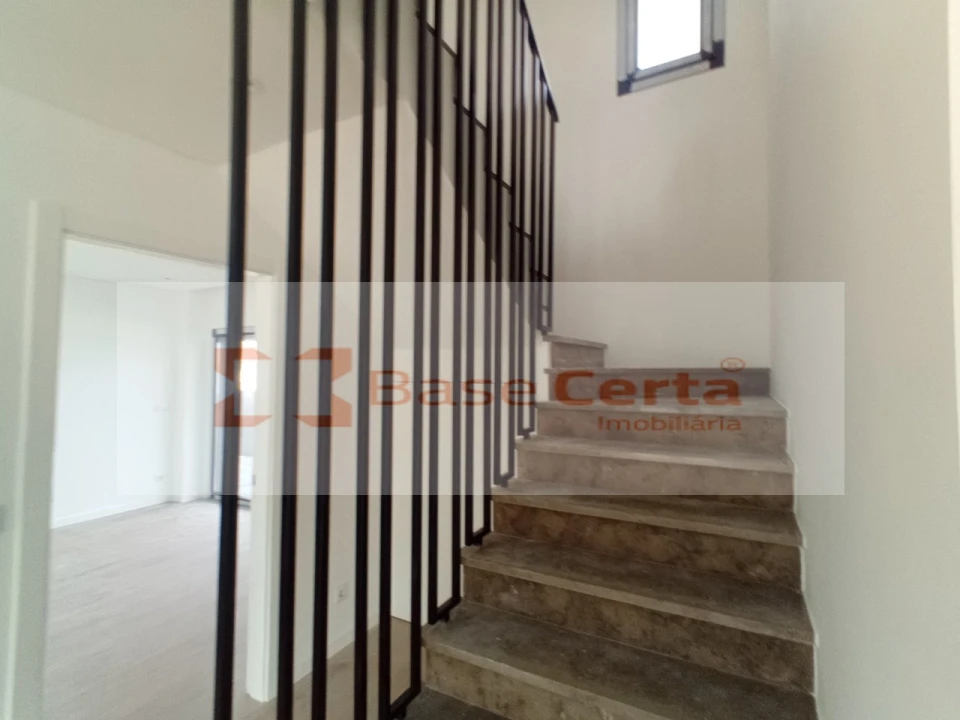 Moradia T4 para Venda em Santa Iria de Azoia, São João da Talha e Bobadela Foto 44