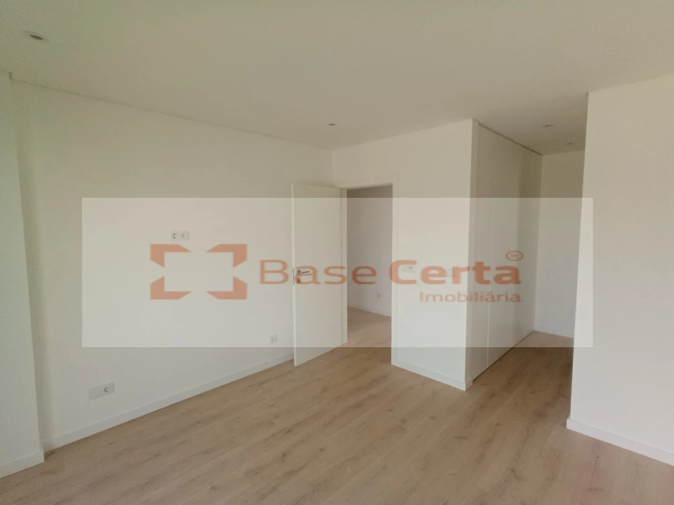 Moradia T4 para Venda em Santa Iria de Azoia, São João da Talha e Bobadela Foto 48