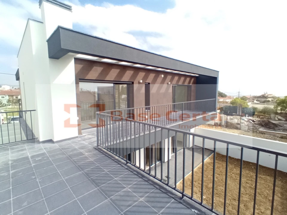 Moradia T4 para Venda em Santa Iria de Azoia, São João da Talha e Bobadela Foto 54