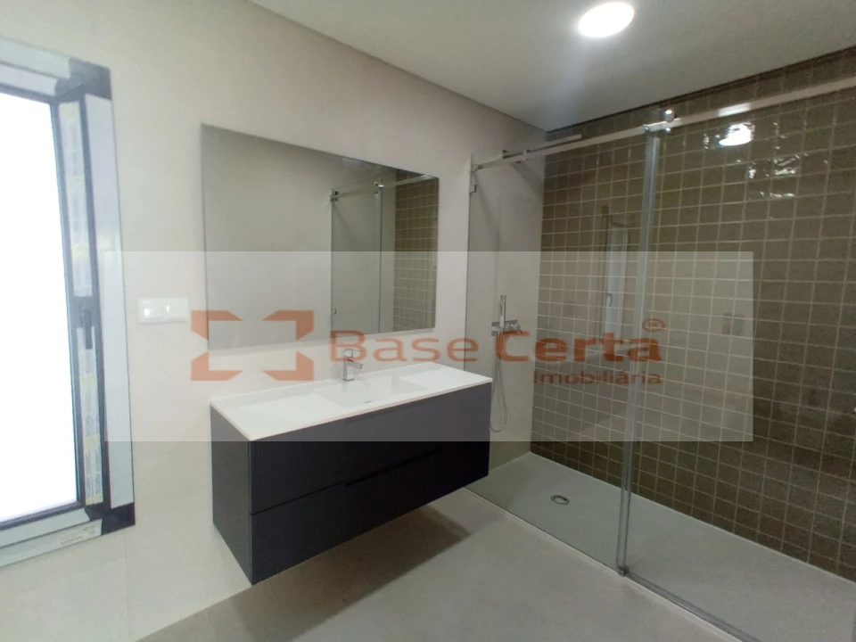 Moradia T4 para Venda em Santa Iria de Azoia, São João da Talha e Bobadela Foto 63