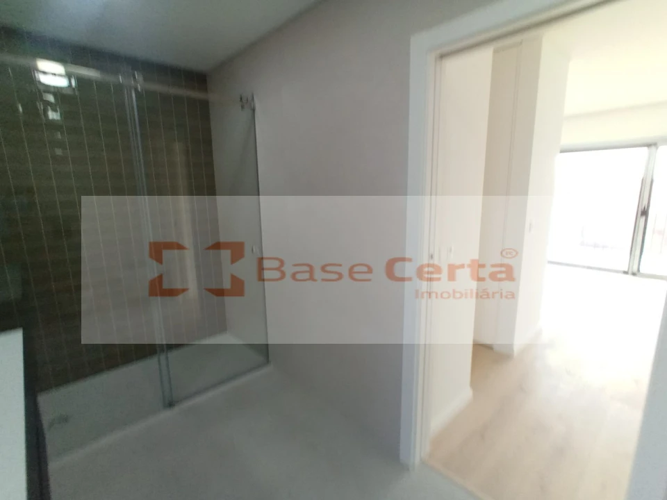 Moradia T4 para Venda em Santa Iria de Azoia, São João da Talha e Bobadela Foto 64