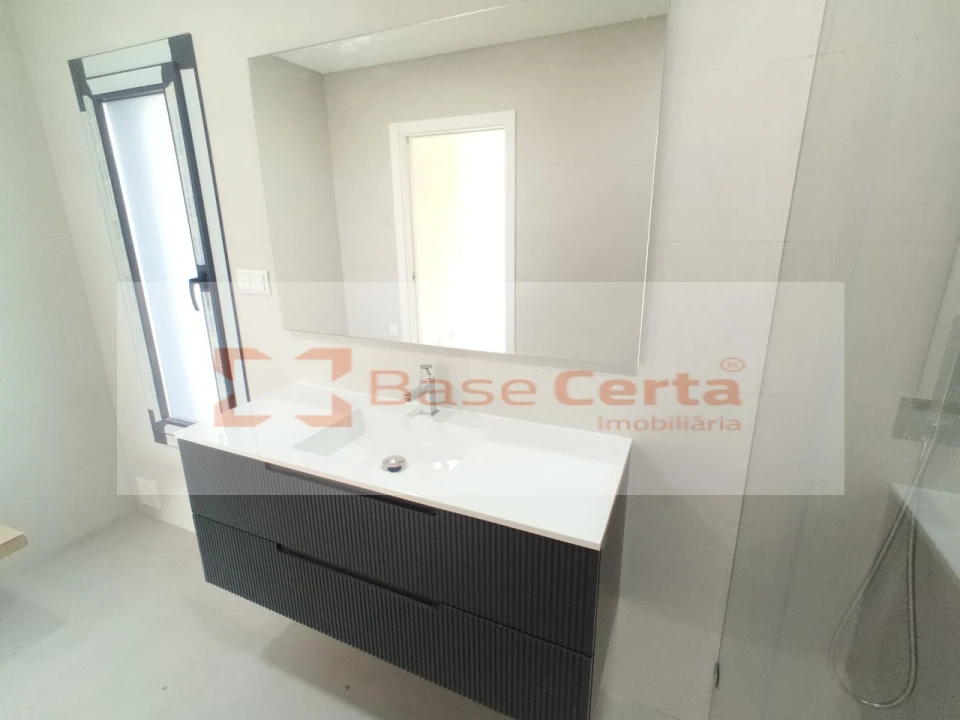 Moradia T4 para Venda em Santa Iria de Azoia, São João da Talha e Bobadela Foto 65