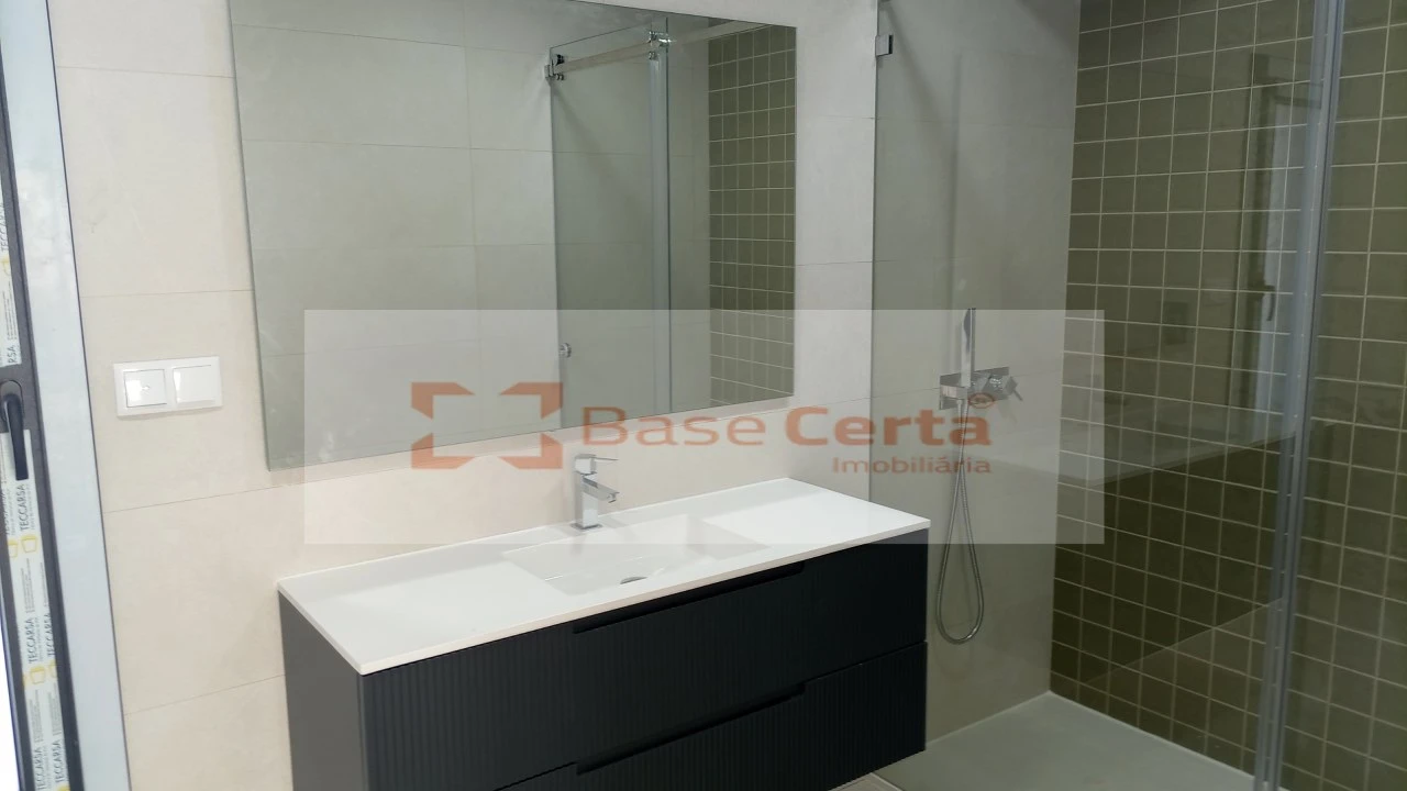 Moradia T4 para Venda em Santa Iria de Azoia, São João da Talha e Bobadela Foto 66