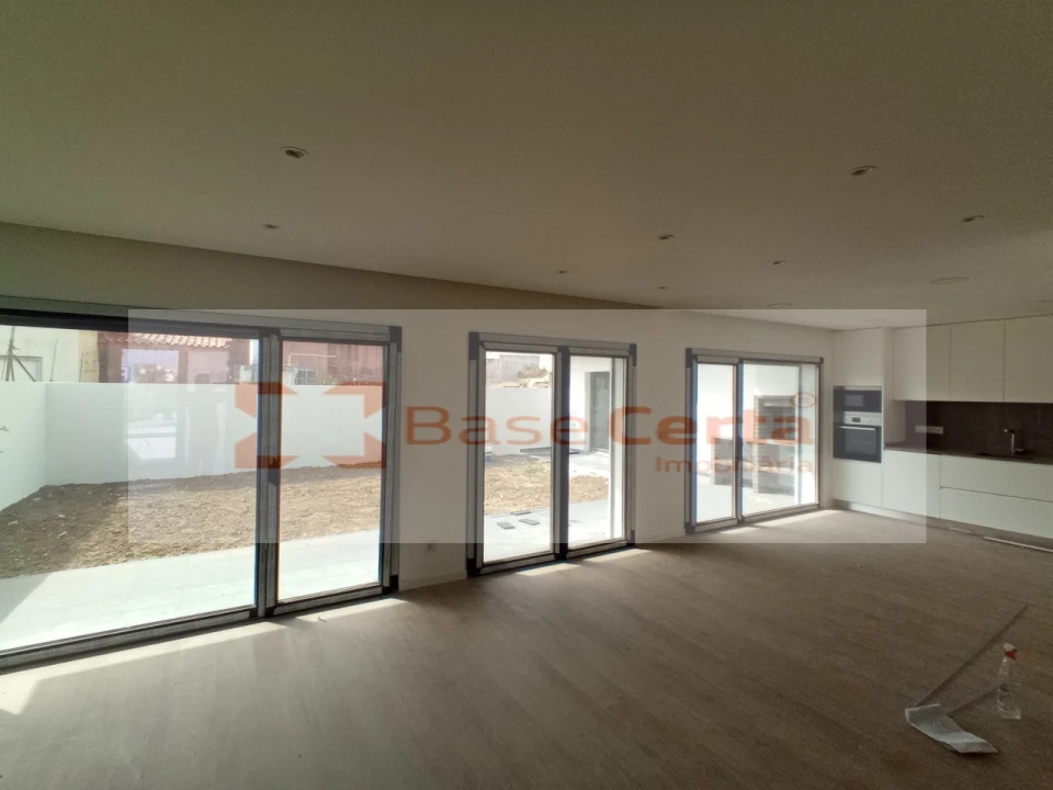 Moradia T4 para Venda em Santa Iria de Azoia, São João da Talha e Bobadela Foto 76