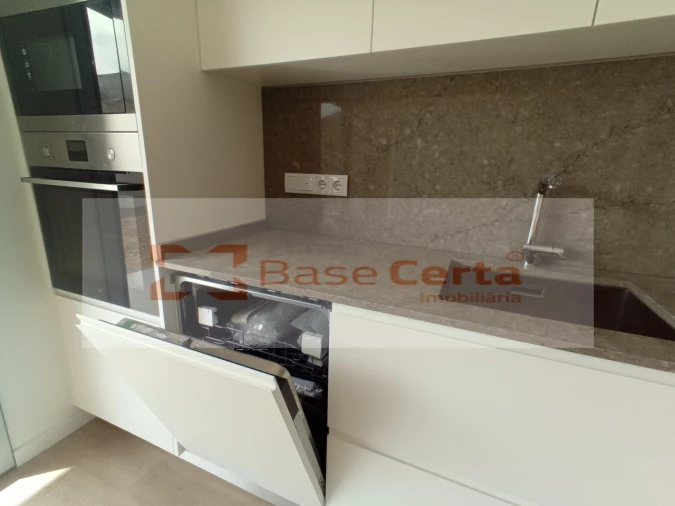 Moradia T4 para Venda em Santa Iria de Azoia, São João da Talha e Bobadela Foto 2