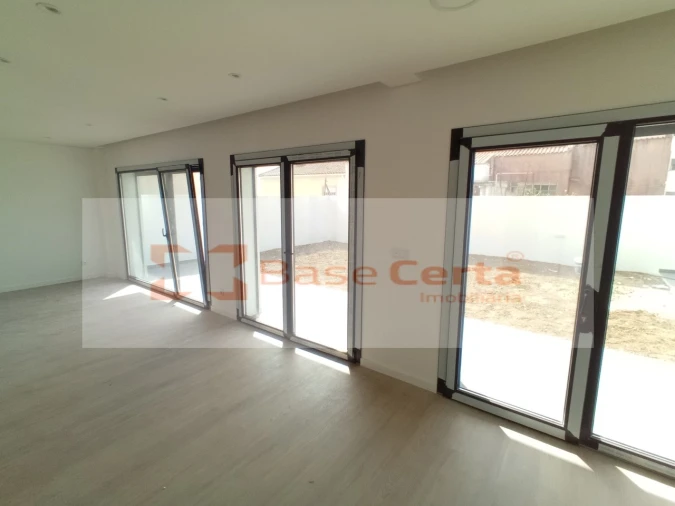 Moradia T4 para Venda em Santa Iria de Azoia, São João da Talha e Bobadela Foto 5