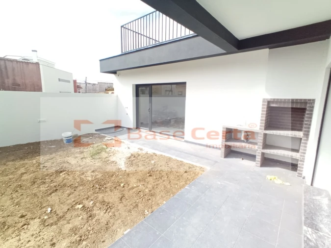 Moradia T4 para Venda em Santa Iria de Azoia, São João da Talha e Bobadela Foto 9