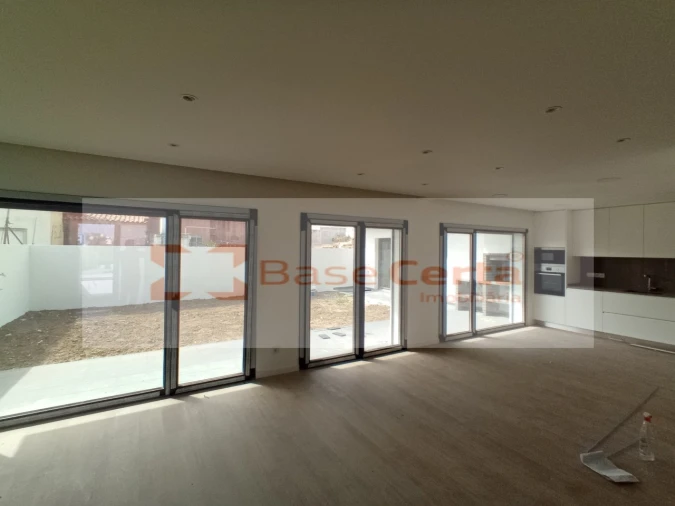 Moradia T4 para Venda em Santa Iria de Azoia, São João da Talha e Bobadela Foto 76