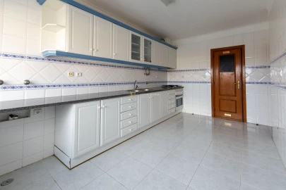 Apartamento T3 para Venda em Marvila, Ribeira Santarém, São Salvador, São Nicolau