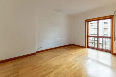 Apartamento T3 para Venda em Marvila, Ribeira Santarém, São Salvador, São Nicolau