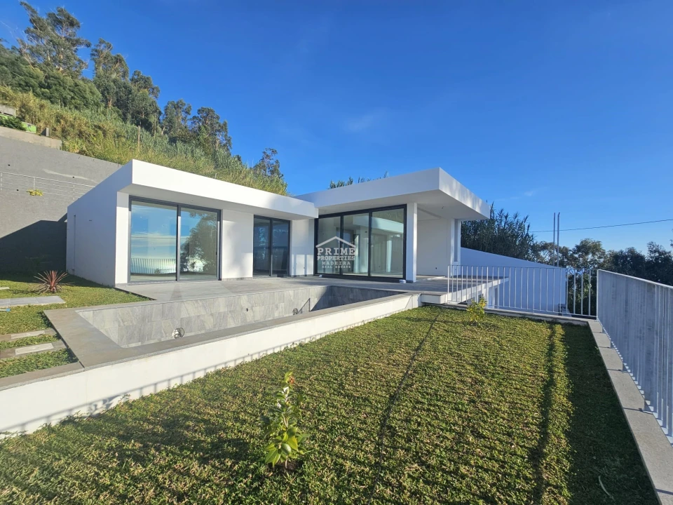 Moradia T3 para Venda em Arco da Calheta Foto 1