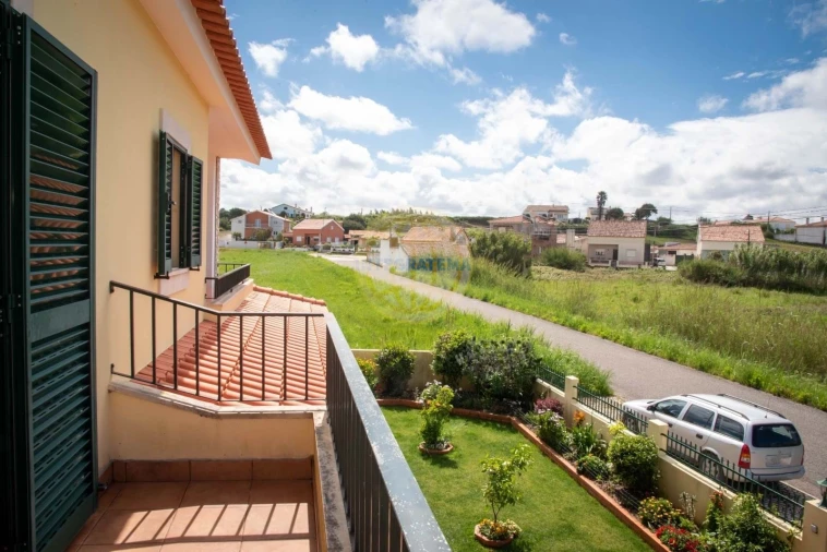 Moradia T4 para Venda em Tornada e Salir do Porto Foto 3