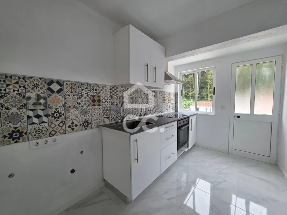 Moradia T4 para Venda em Praia da Vitoria (Santa Cruz) Foto 1