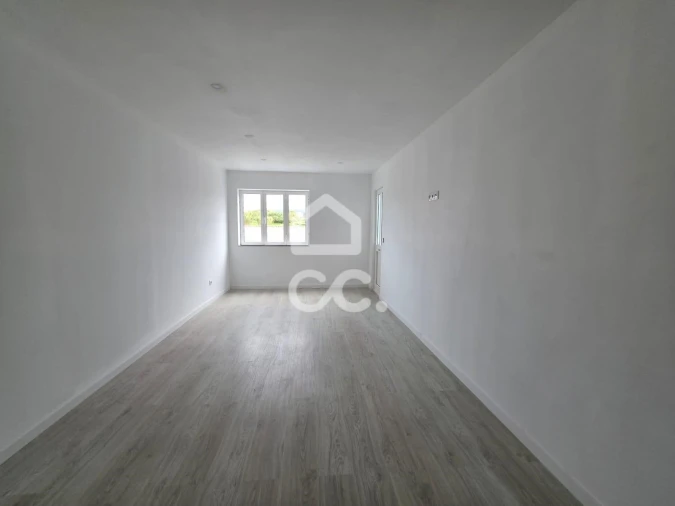 Moradia T4 para Venda em Praia da Vitoria (Santa Cruz) Foto 7