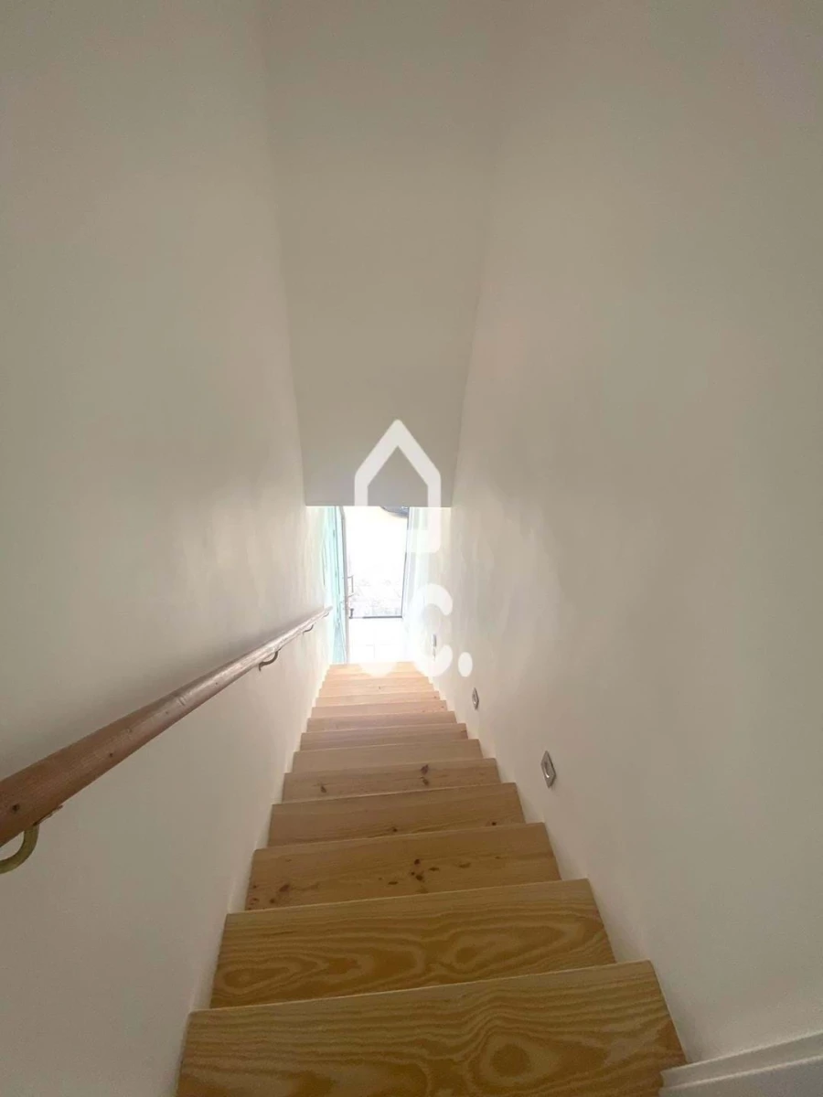 Moradia T4 para Venda em Praia da Vitoria (Santa Cruz) Foto 9