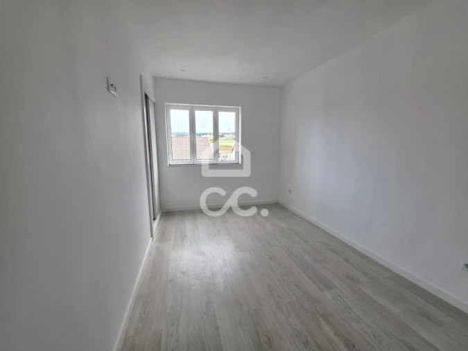 Moradia T4 para Venda em Praia da Vitoria (Santa Cruz) Foto 4