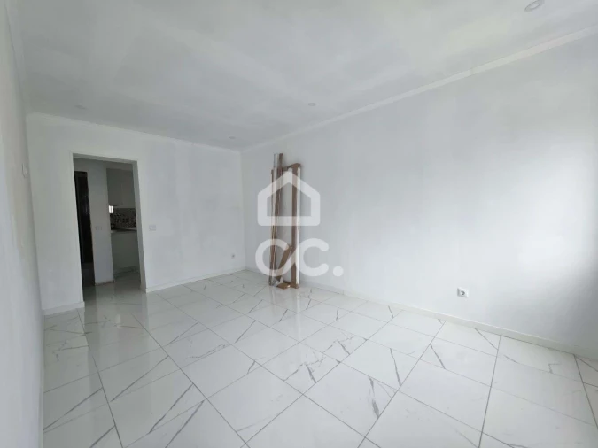 Moradia T4 para Venda em Praia da Vitoria (Santa Cruz) Foto 6