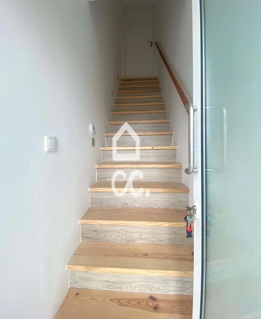 Moradia T4 para Venda em Praia da Vitoria (Santa Cruz) Foto 5