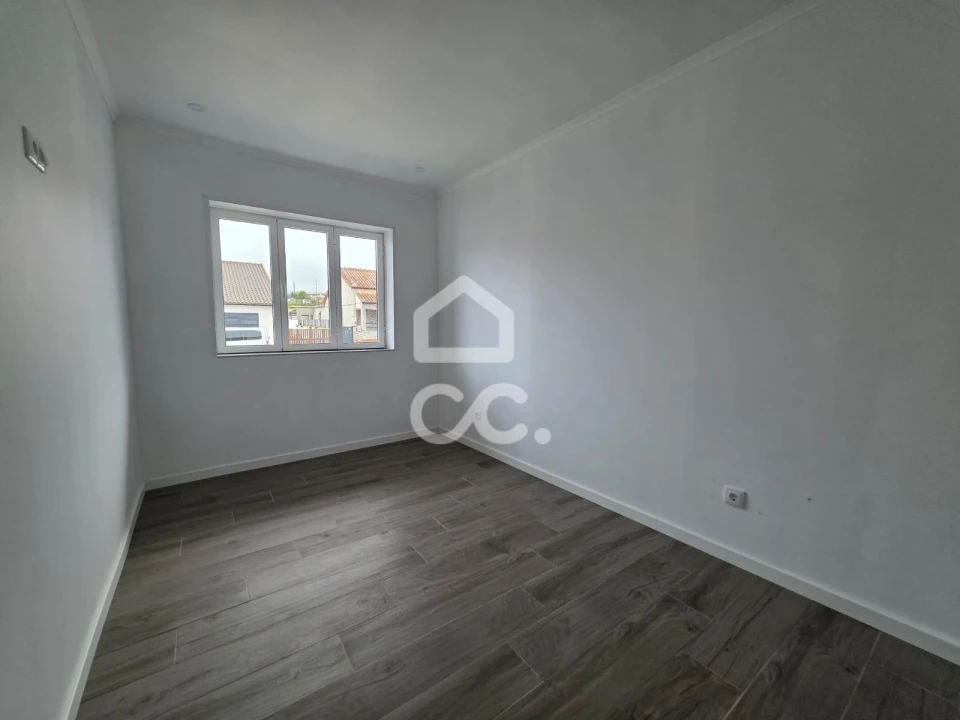 Moradia T4 para Venda em Praia da Vitoria (Santa Cruz) Foto 13