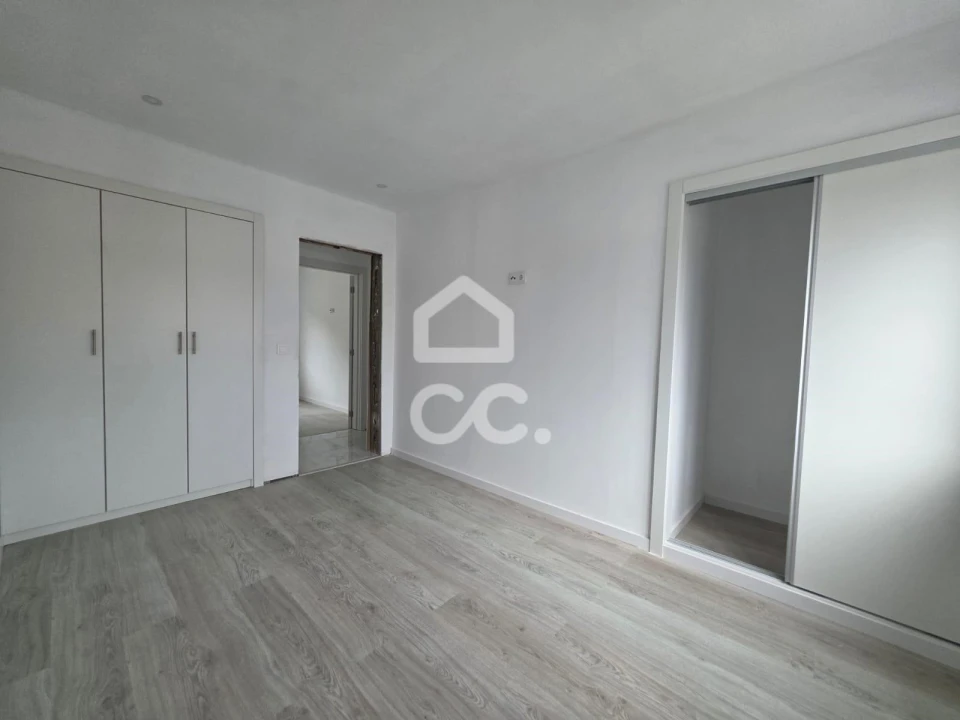 Moradia T4 para Venda em Praia da Vitoria (Santa Cruz) Foto 3