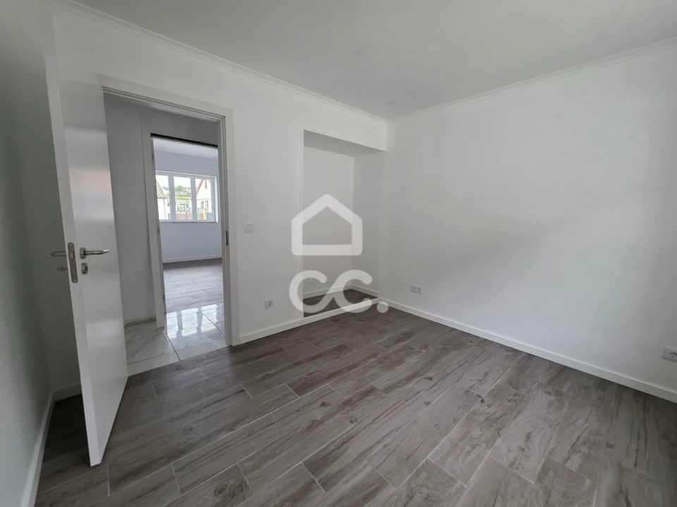 Moradia T4 para Venda em Praia da Vitoria (Santa Cruz) Foto 14