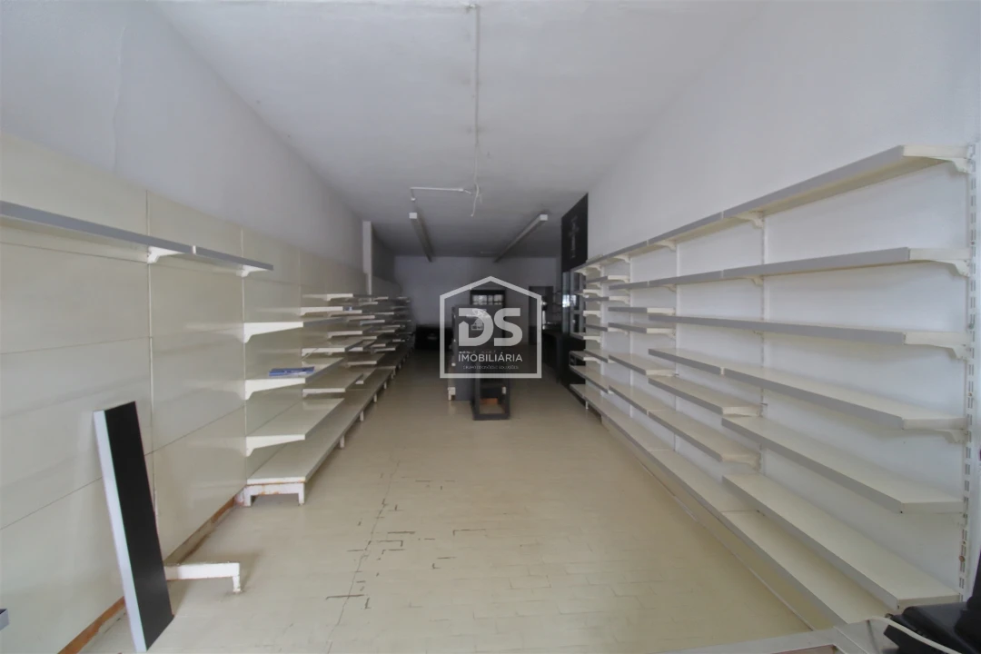 Loja para Arrendamento em Penafiel Foto 7