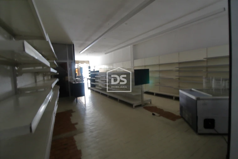 Loja para Arrendamento em Penafiel Foto 4