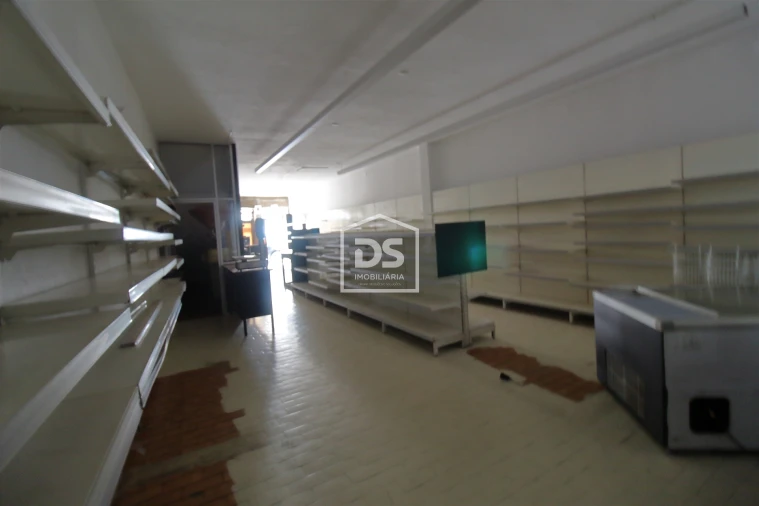 Loja para Arrendamento em Penafiel Foto 5