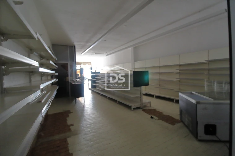 Loja para Arrendamento em Penafiel Foto 6