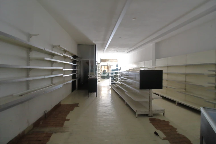 Loja para Arrendamento em Penafiel Foto 2